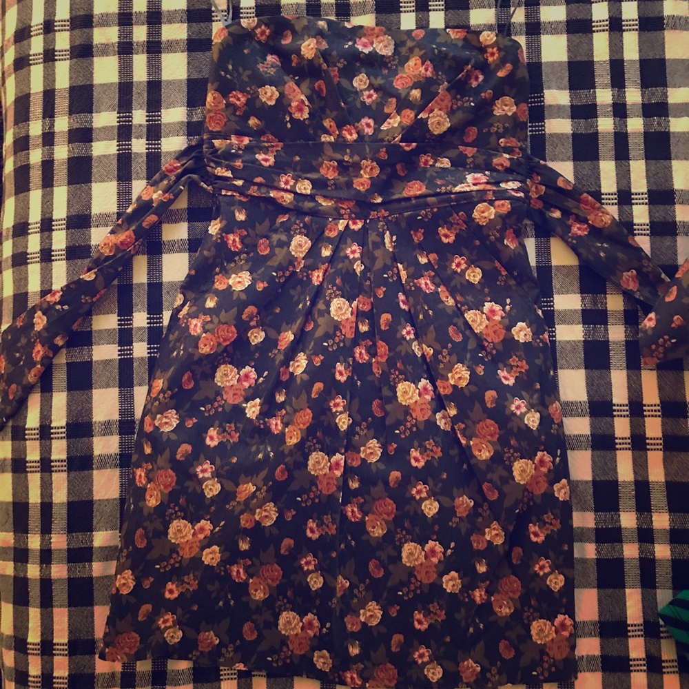 Mini dress, very flattering with pockets!
